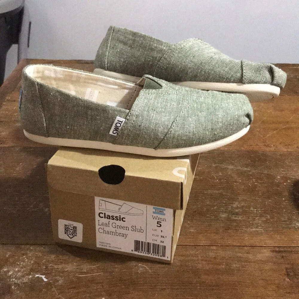 NIB Tom's Chambray Women's Shoes Size 5